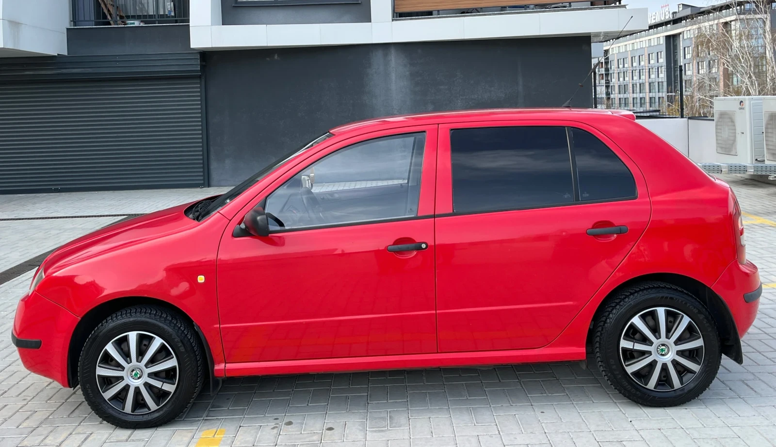 Skoda Fabia 1.4I, снимка 4 - Автомобили и джипове - 54444430