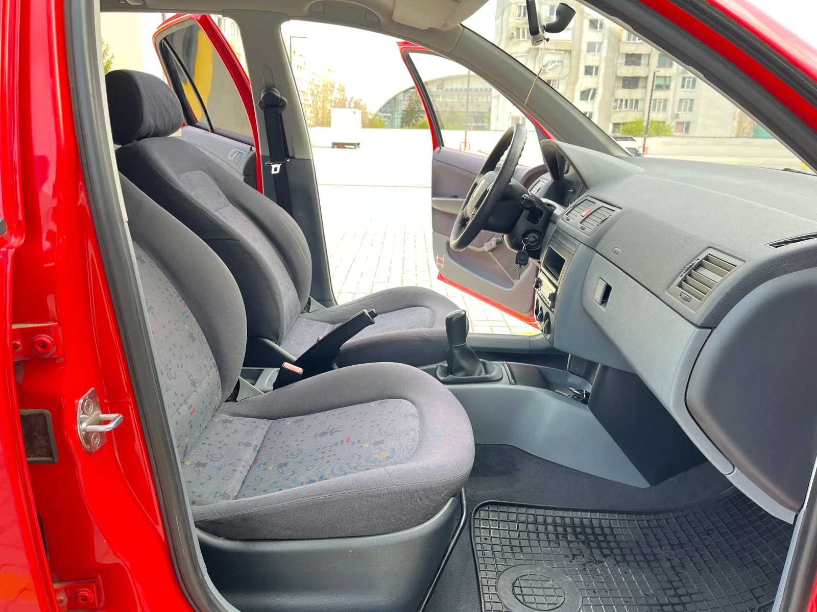 Skoda Fabia 1.4I, снимка 11 - Автомобили и джипове - 54444430