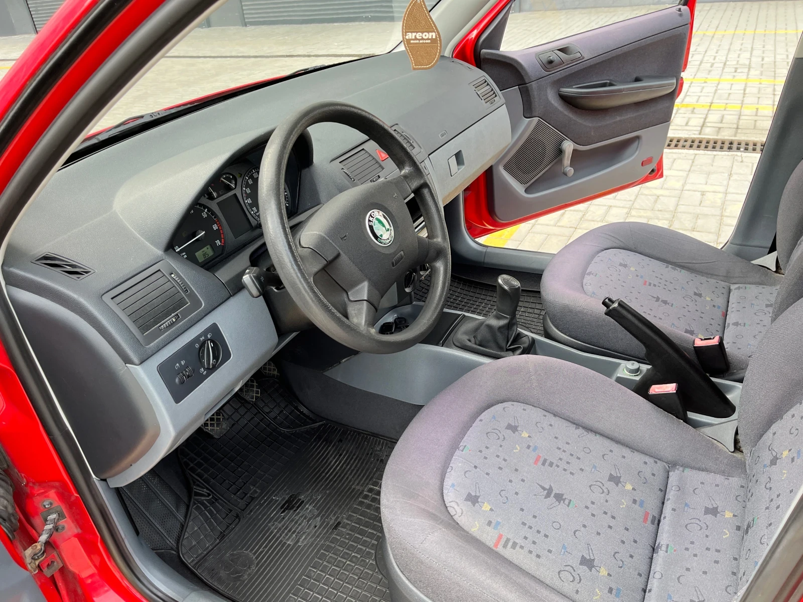 Skoda Fabia 1.4I, снимка 9 - Автомобили и джипове - 54444430