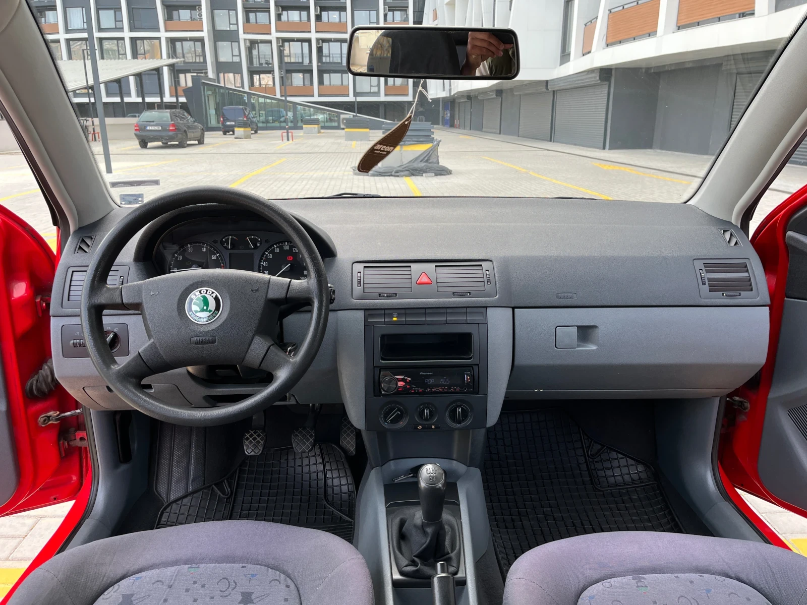 Skoda Fabia 1.4I, снимка 10 - Автомобили и джипове - 54444430