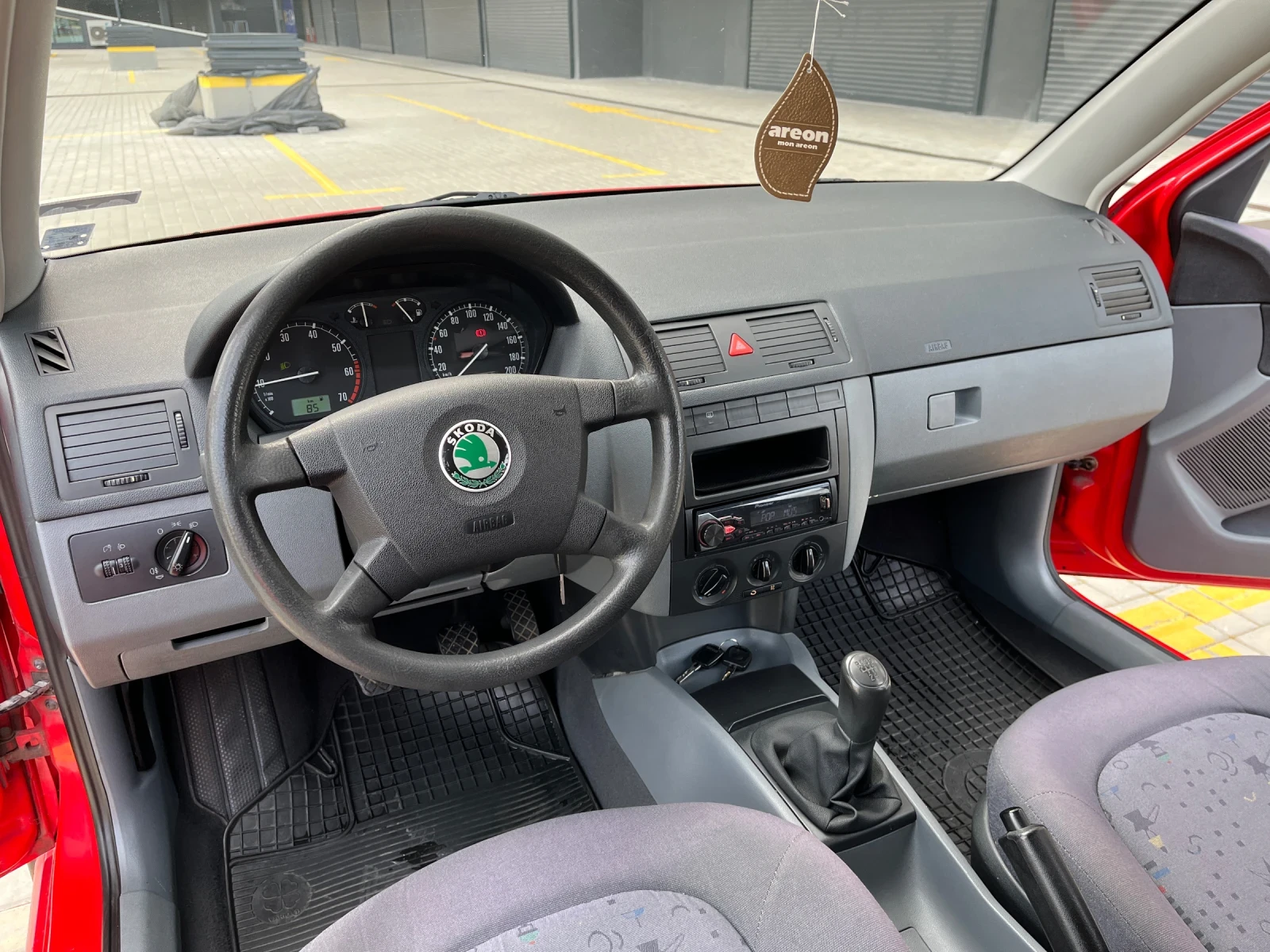 Skoda Fabia 1.4I, снимка 8 - Автомобили и джипове - 54444430
