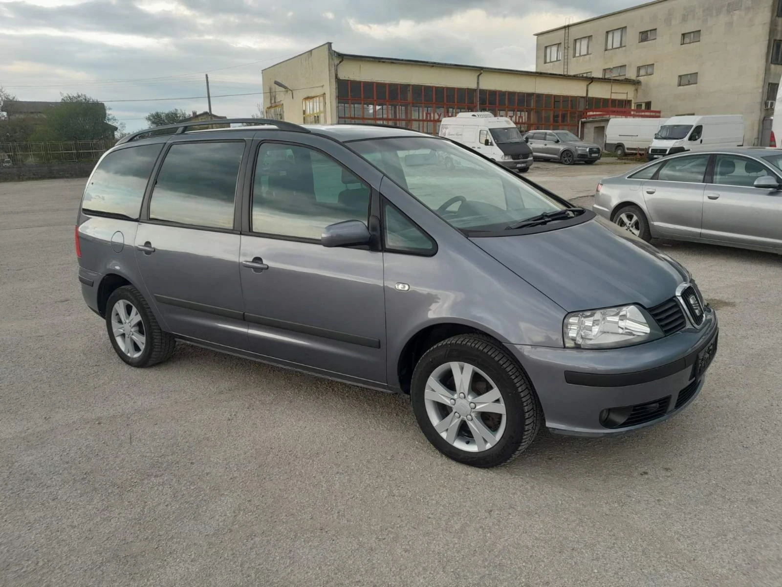 Seat Alhambra, снимка 8 - Автомобили и джипове - 54786042