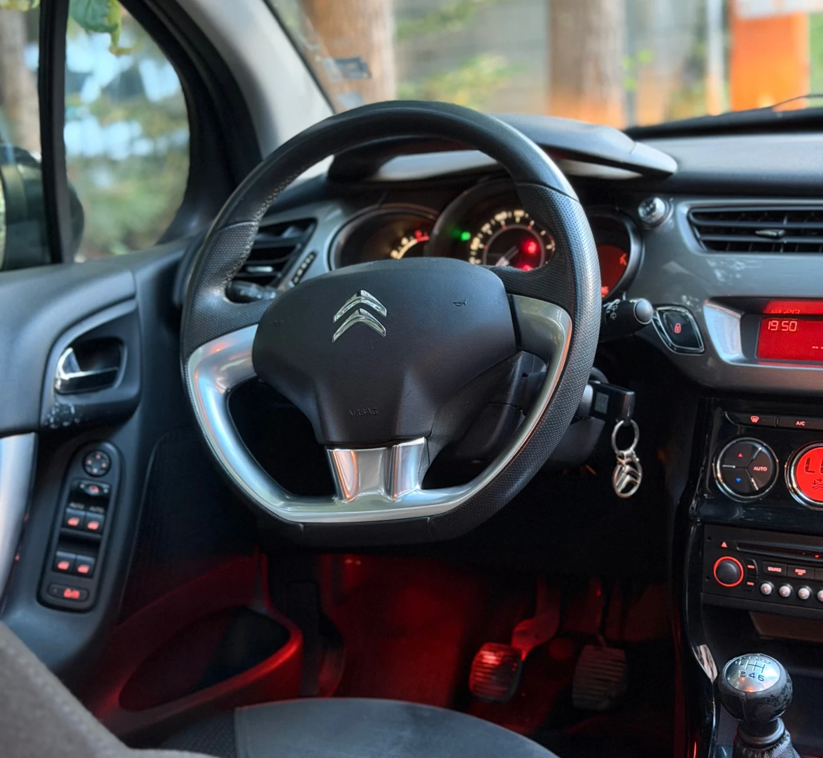 Citroen C3 Exclusive Panorama 1.6 HDI, снимка 13 - Автомобили и джипове - 55016593