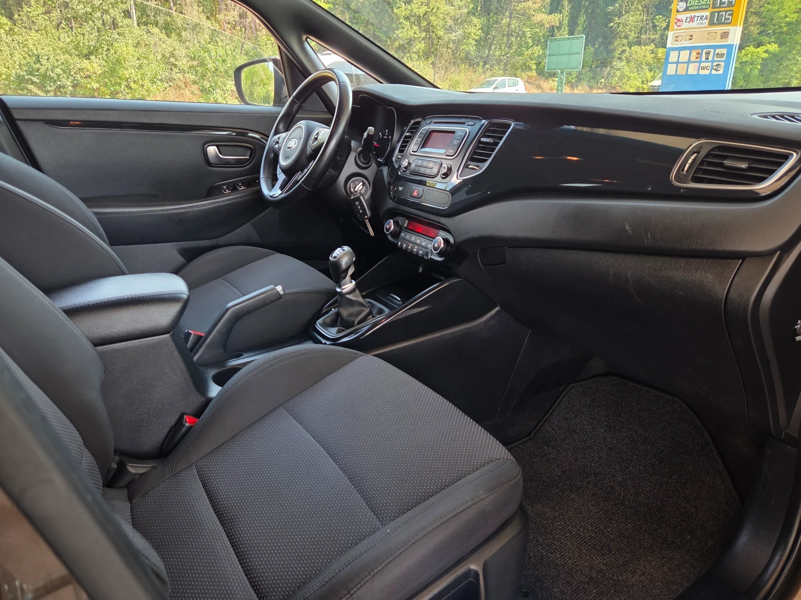 Kia Carens 1, 7 crdi 116 hp, снимка 13 - Автомобили и джипове - 55570079