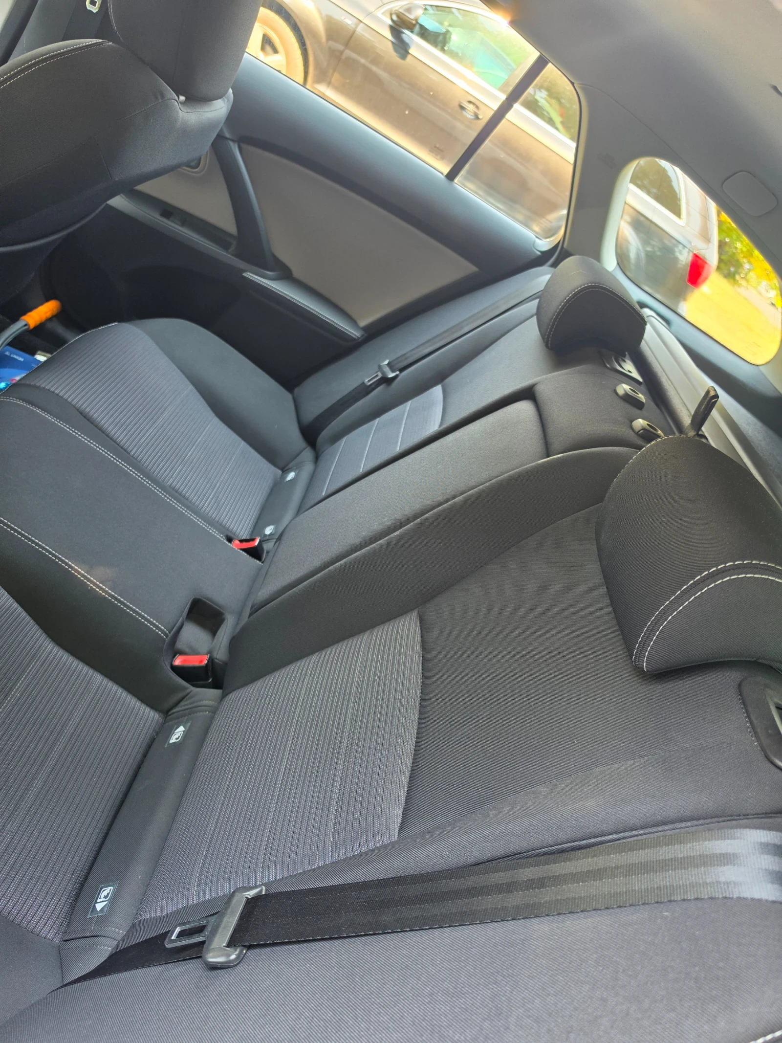 Toyota Avensis, снимка 13 - Автомобили и джипове - 55707327