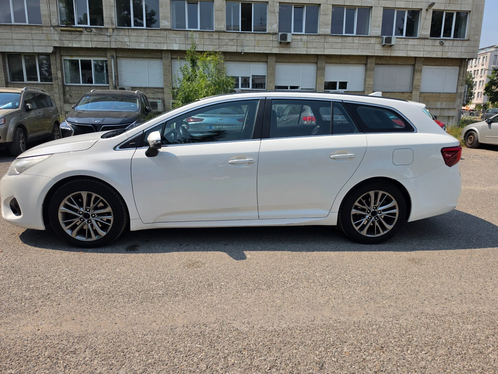 Toyota Avensis, снимка 3 - Автомобили и джипове - 55707327
