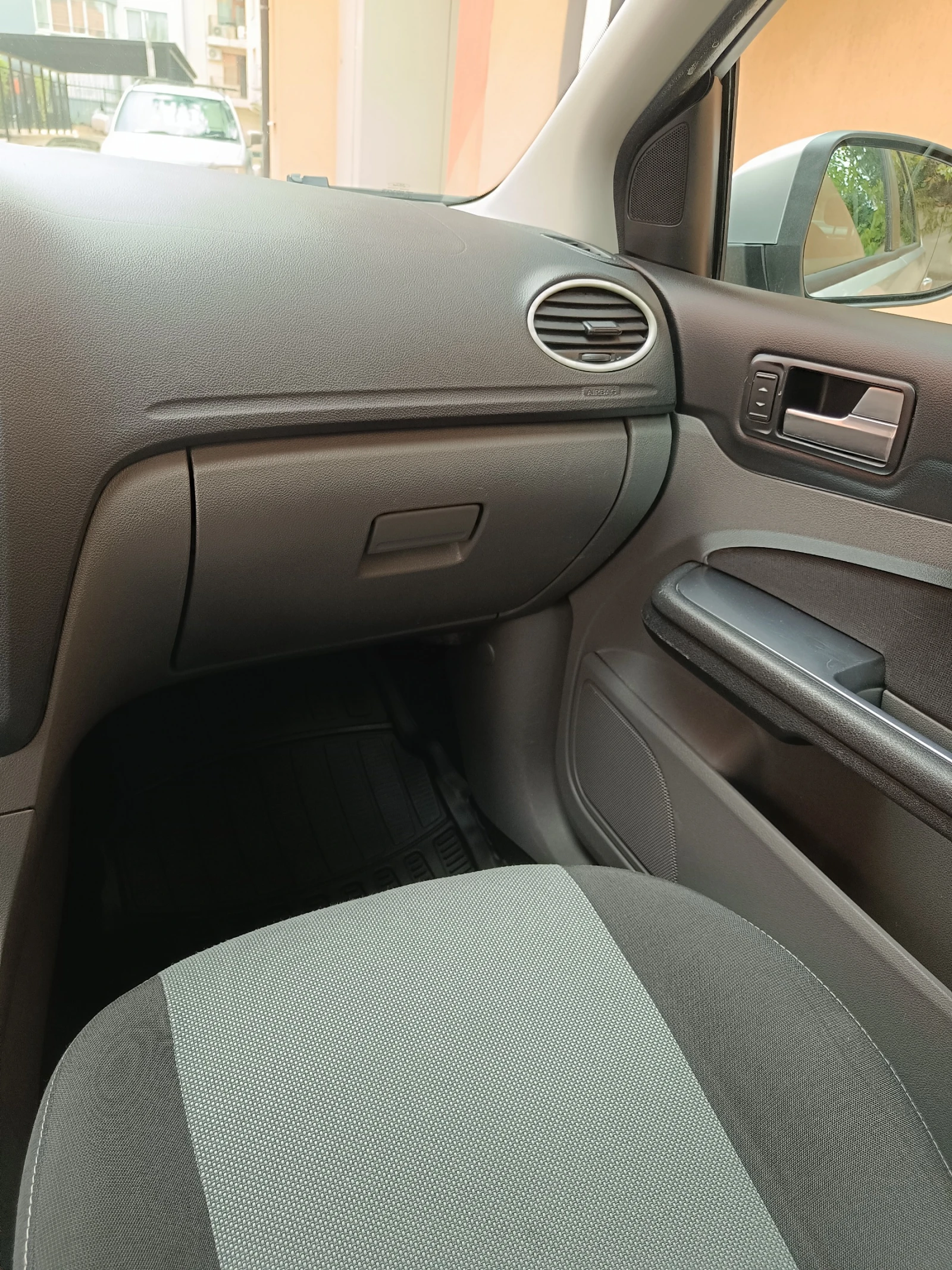 Ford Focus 1.6 TDCi, снимка 15 - Автомобили и джипове - 56448674