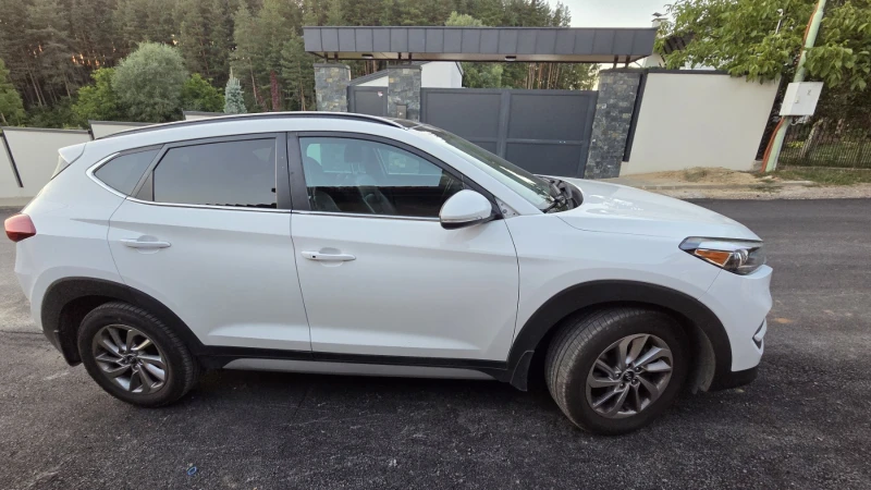 Hyundai Tucson, снимка 16 - Автомобили и джипове - 52529479