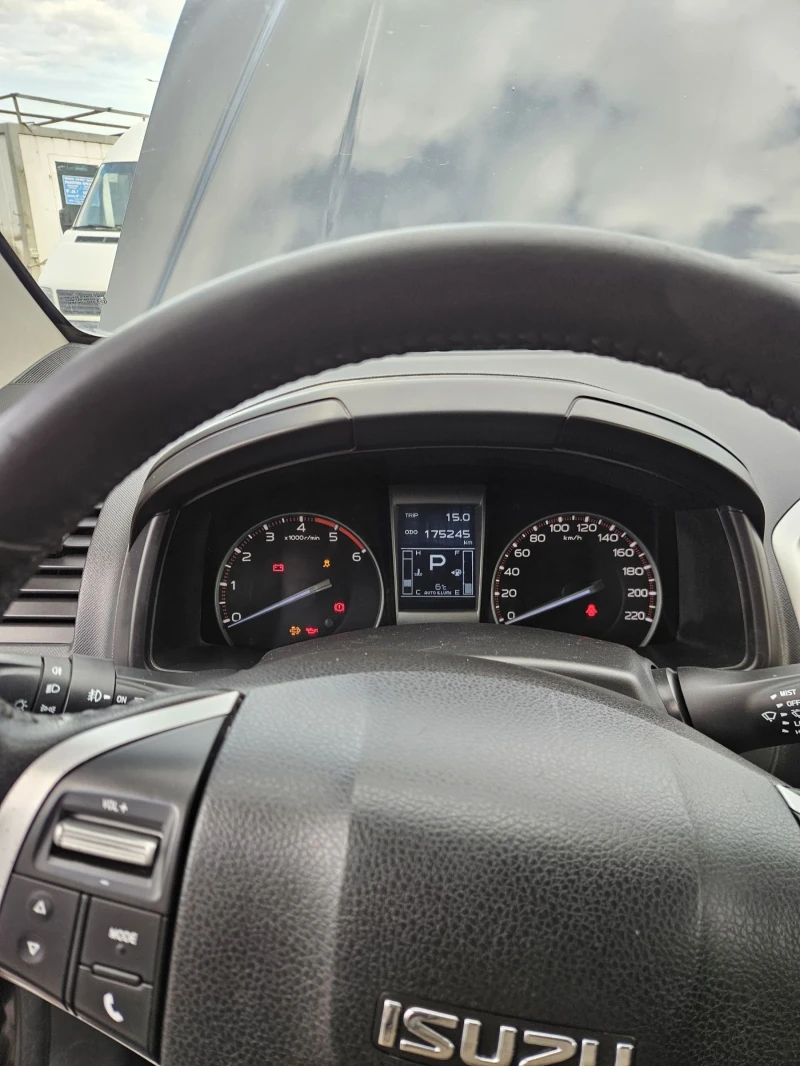 Isuzu D-max, снимка 9 - Автомобили и джипове - 52592035