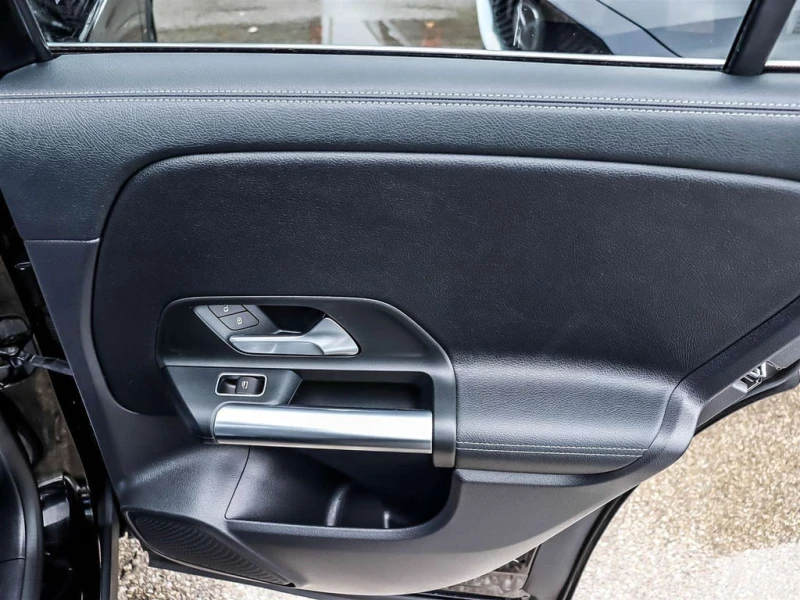 Mercedes-Benz GLA * GLA250 4M * CARFAX * ЦЕНА ДО БГ, снимка 14 - Автомобили и джипове - 53245994