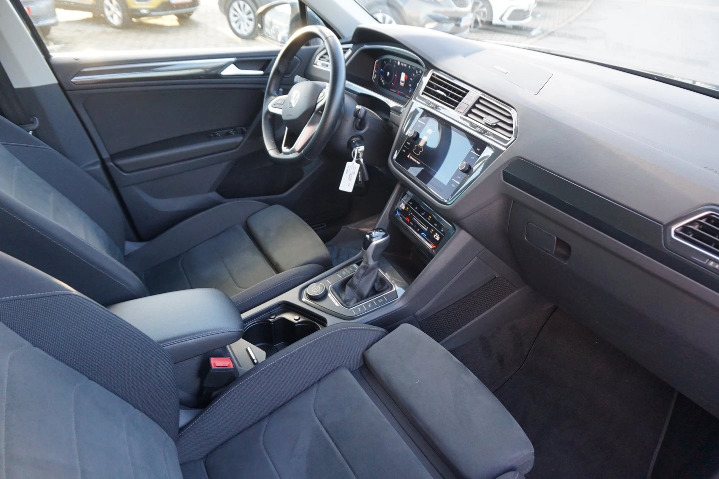 VW Tiguan Elegance 2.0 TDI SCR 4MOTION DSG - изображение 6