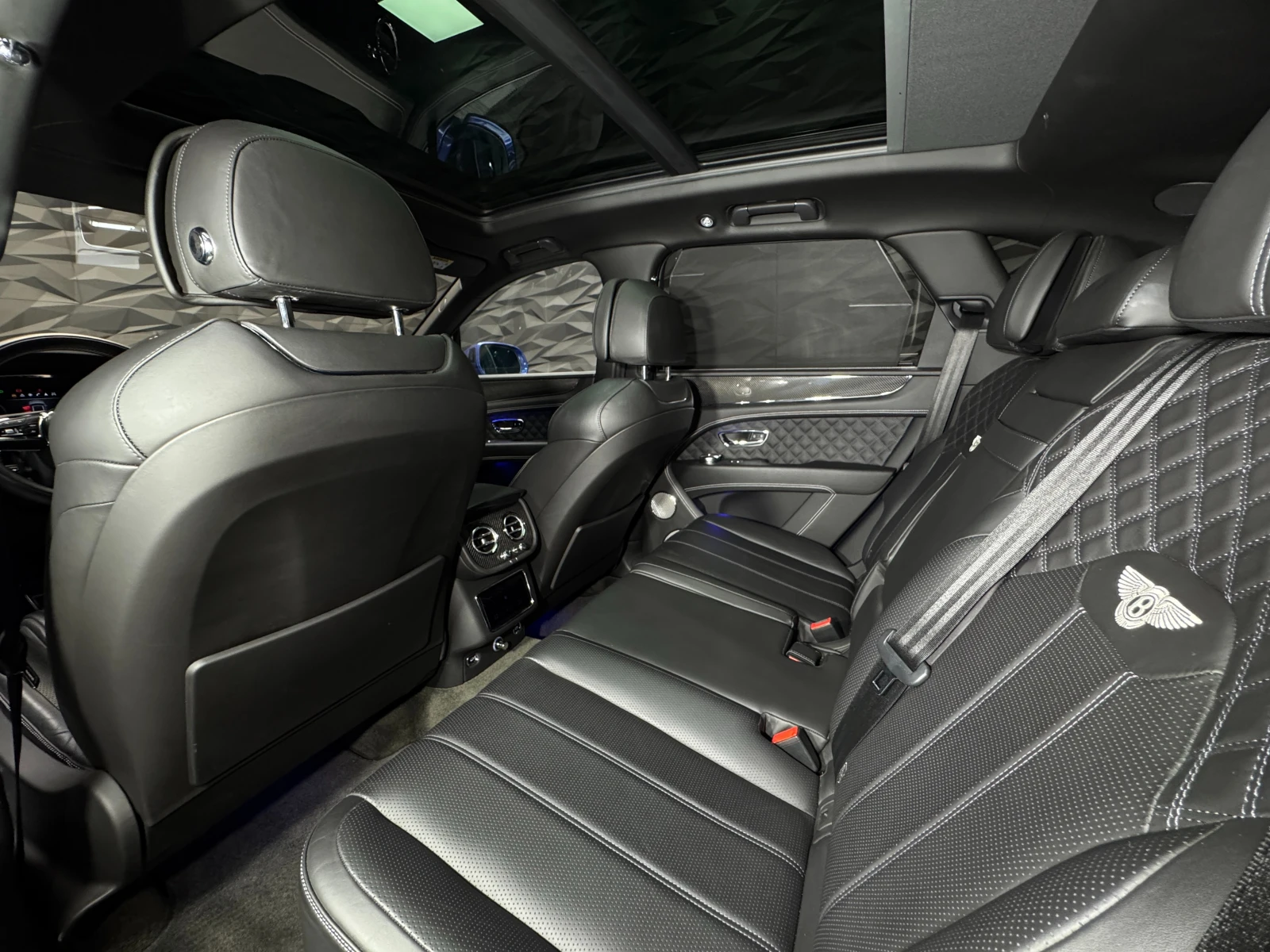 Bentley Bentayga Carbon Ceramic Naim* Vent* Pano* 360 - изображение 8