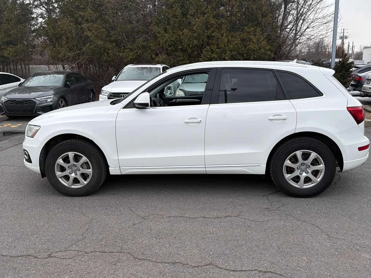 Audi Q5 * 2.0L Progressiv * ПОДГРЕВ * ОТ ПРЕДСТАВИТЕЛСТВО, снимка 3 - Автомобили и джипове - 54204409