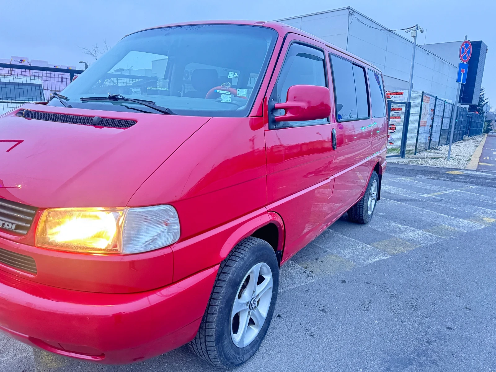 VW Multivan 2.5 TDI 102 к.с - изображение 8