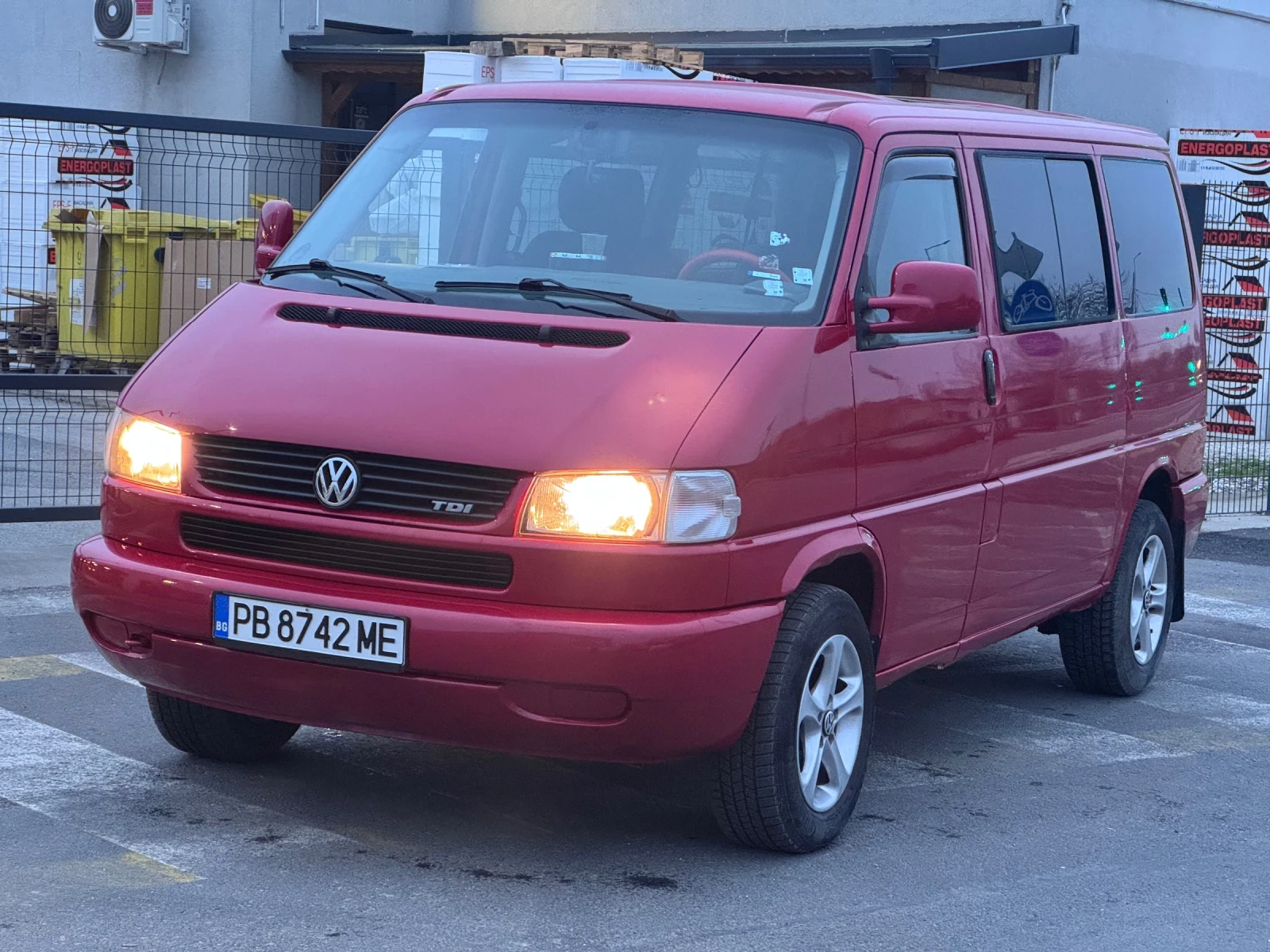 VW Multivan 2.5 TDI 102 к.с - изображение 2