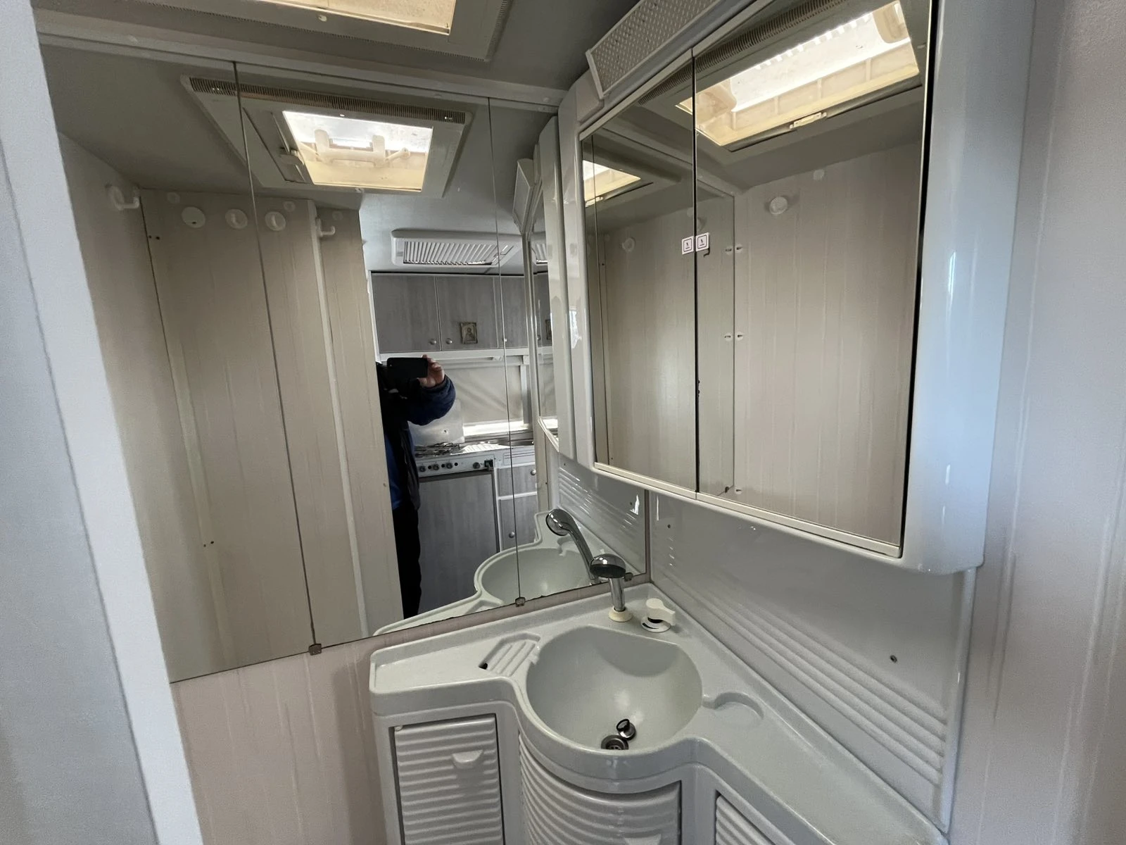 Каравана KIP 47 TRZ Greenline, снимка 11 - Каравани и кемпери - 54118680