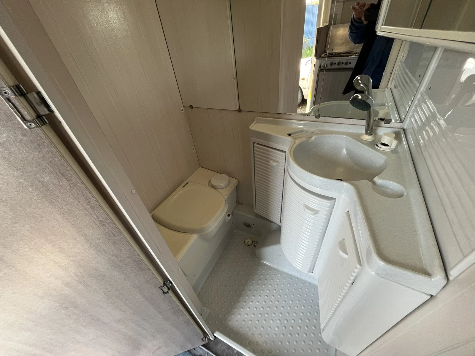 Каравана KIP 47 TRZ Greenline, снимка 10 - Каравани и кемпери - 54118680