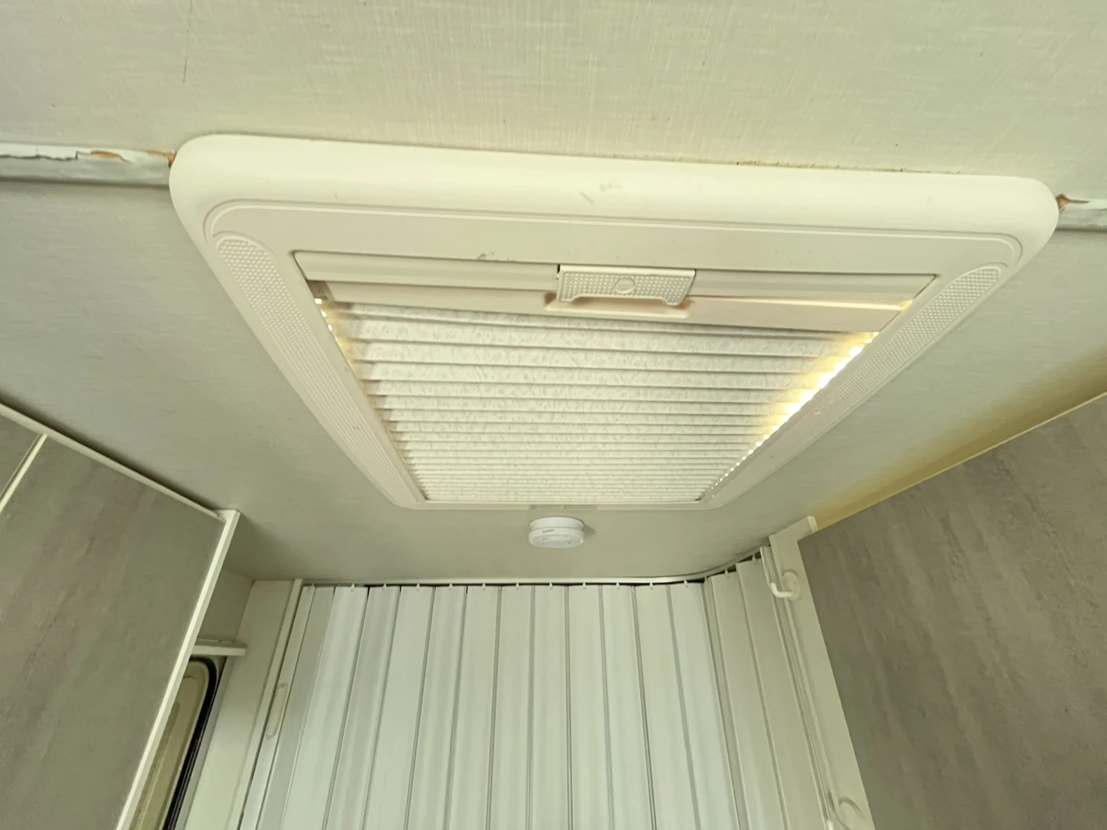 Каравана KIP 47 TRZ Greenline, снимка 14 - Каравани и кемпери - 54118680