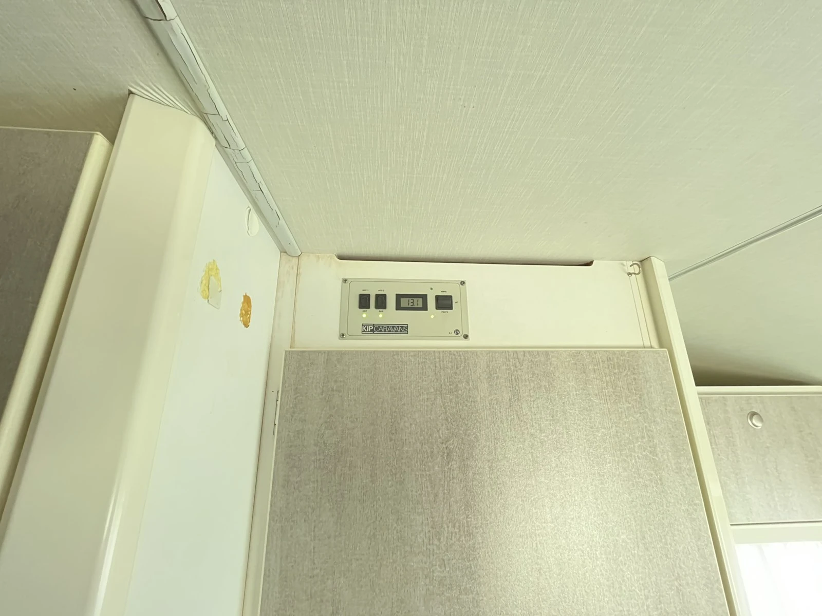 Каравана KIP 47 TRZ Greenline, снимка 15 - Каравани и кемпери - 54118680