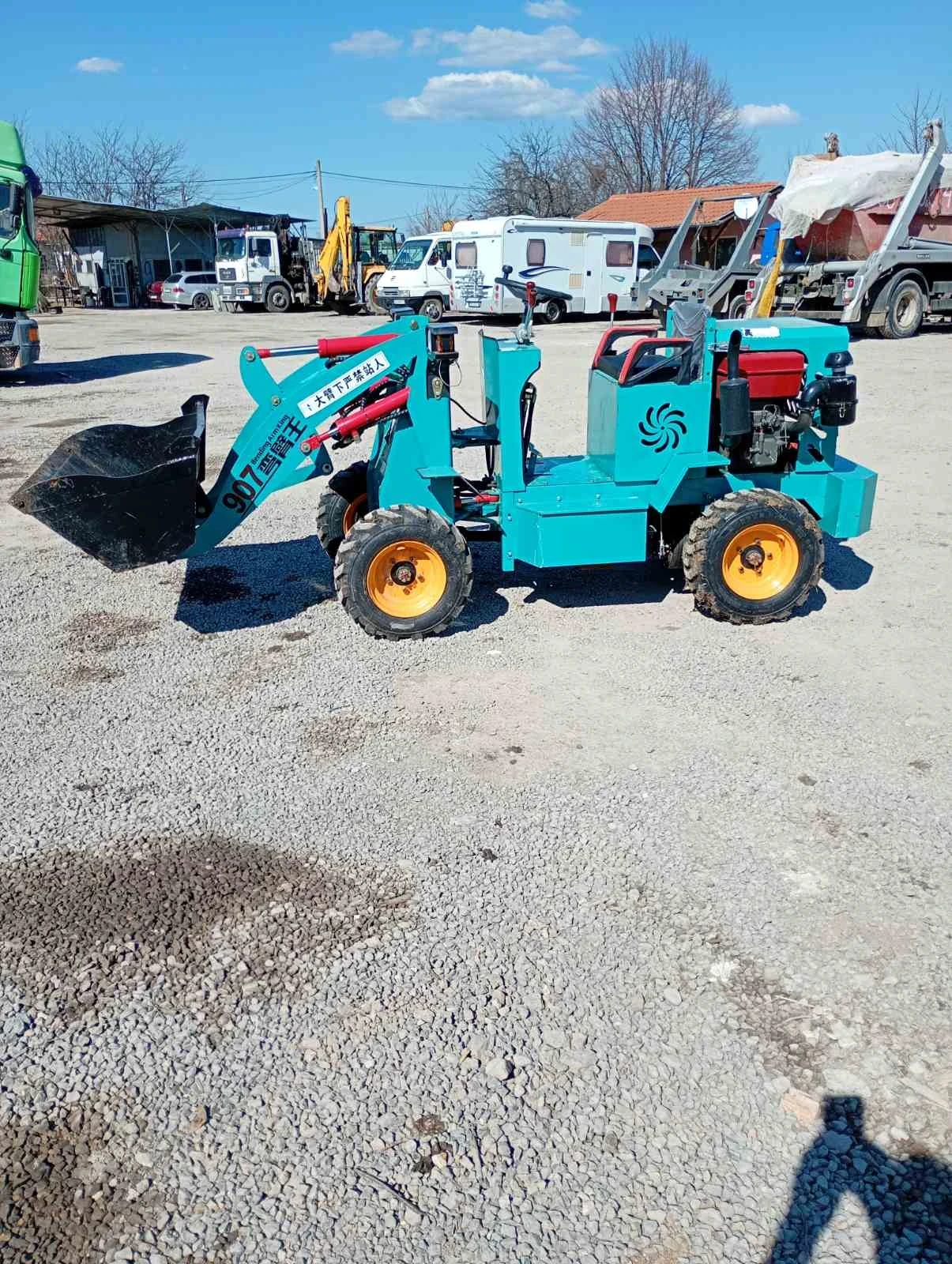 Услуги с мини багер и мили челен товарач, снимка 2 - Полиране - 53908757