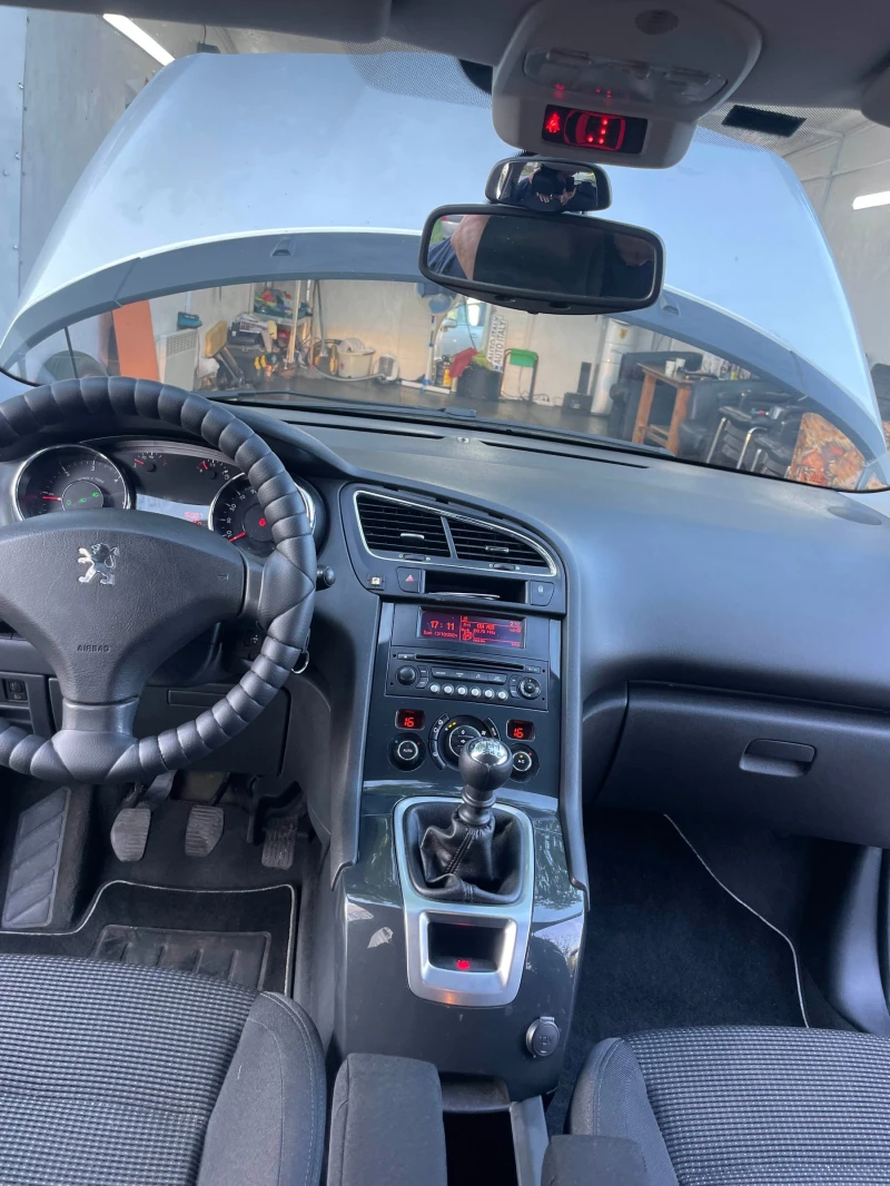 Peugeot 5008 1.6HDI, снимка 15 - Автомобили и джипове - 47669927