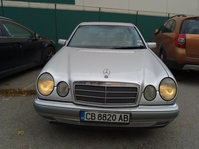 Mercedes-Benz E 200 компресор, снимка 1 - Автомобили и джипове - 48522576