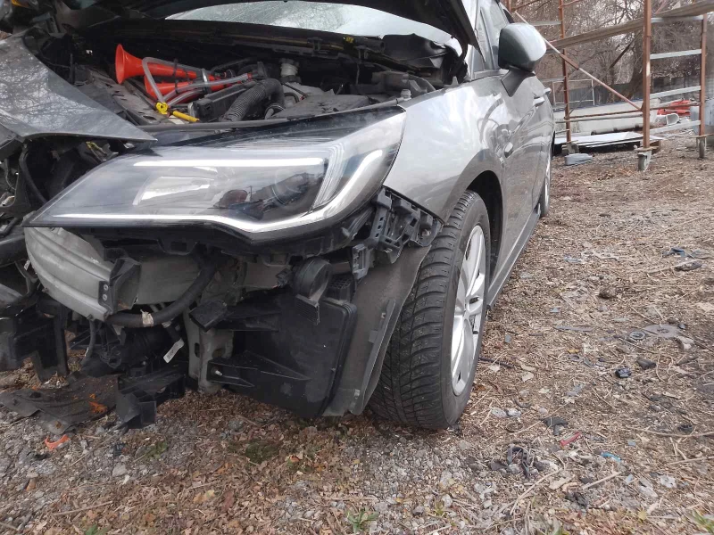 Opel Astra 1.4T, снимка 4 - Автомобили и джипове - 49901972