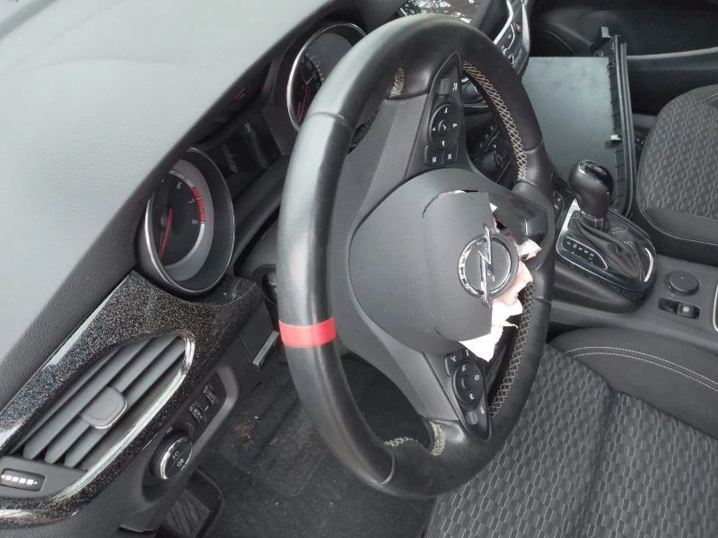 Opel Astra 1.4T, снимка 8 - Автомобили и джипове - 49901972