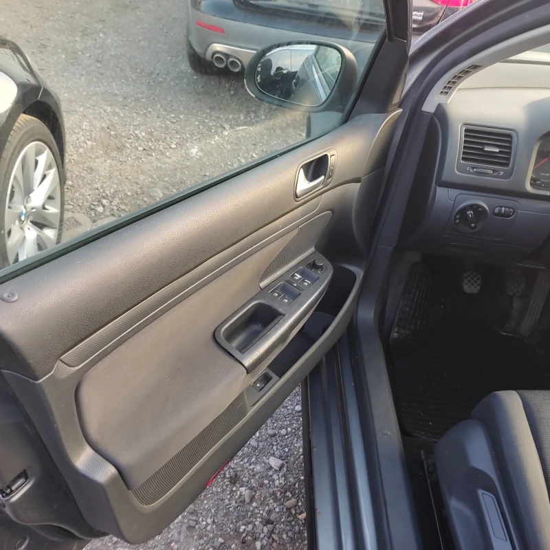 VW Golf 1.4i 5врати, снимка 11 - Автомобили и джипове - 52515053
