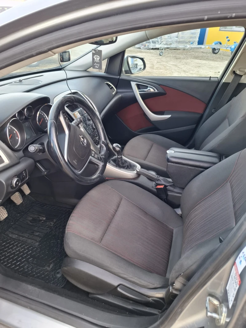 Opel Astra J Sports Tourer, снимка 8 - Автомобили и джипове - 52709040