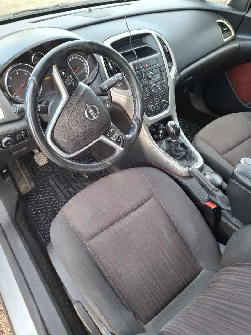 Opel Astra J Sports Tourer, снимка 9 - Автомобили и джипове - 52709040