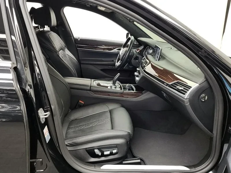 BMW 750 Li xDrive, снимка 11 - Автомобили и джипове - 53335380