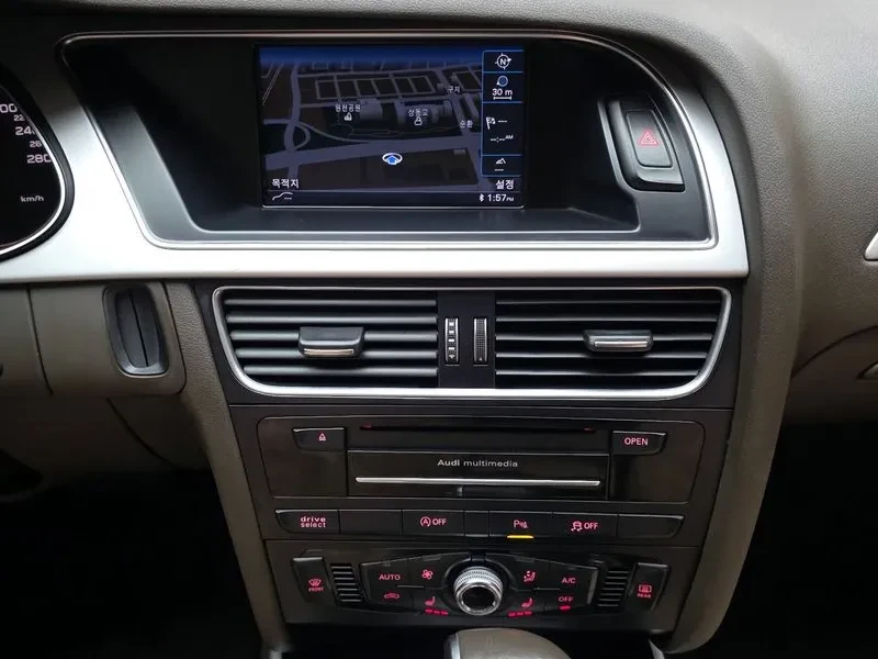 Audi A4 2.0 TDI, снимка 15 - Автомобили и джипове - 54143384