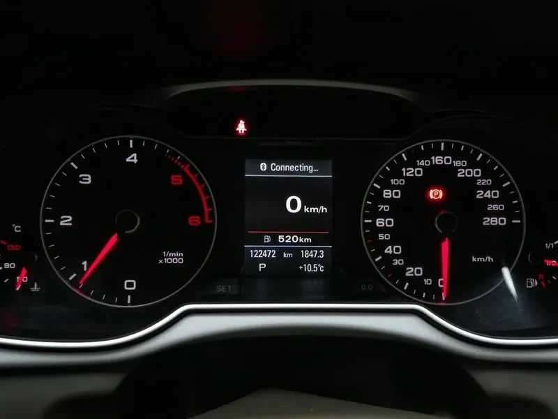 Audi A4 2.0 TDI, снимка 8 - Автомобили и джипове - 54143384