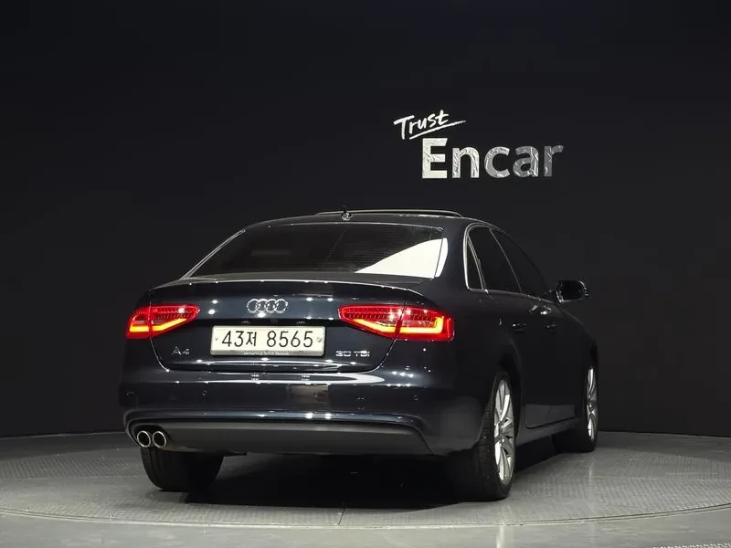 Audi A4 2.0 TDI, снимка 4 - Автомобили и джипове - 54143384