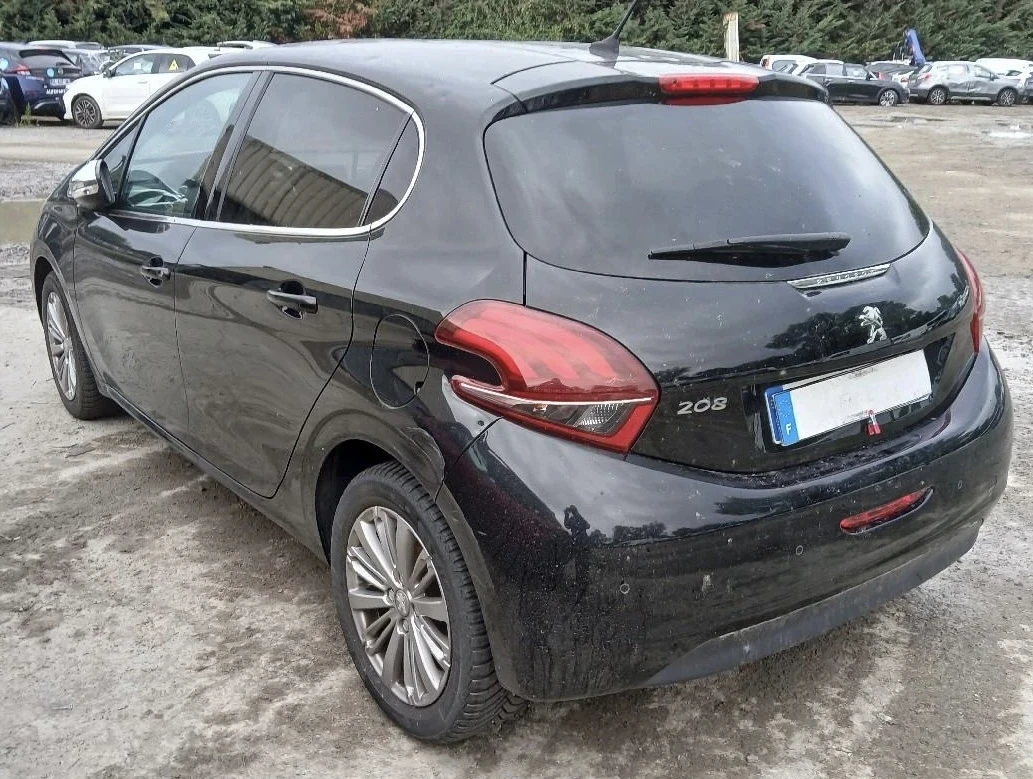 Peugeot 208 1.2i Automatic 12/2018г - изображение 5