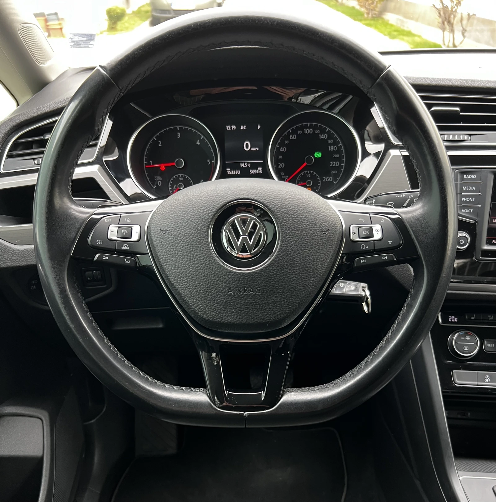 VW Touran Comfort BlueMotion | Mobile.bg — изображение 14