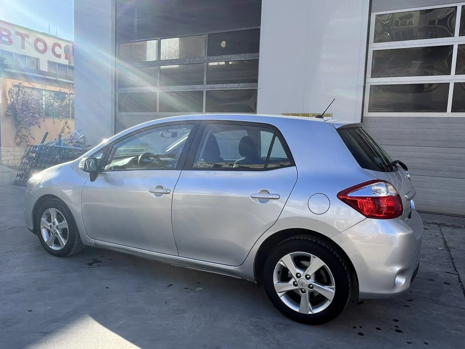 Toyota Auris  - изображение 3