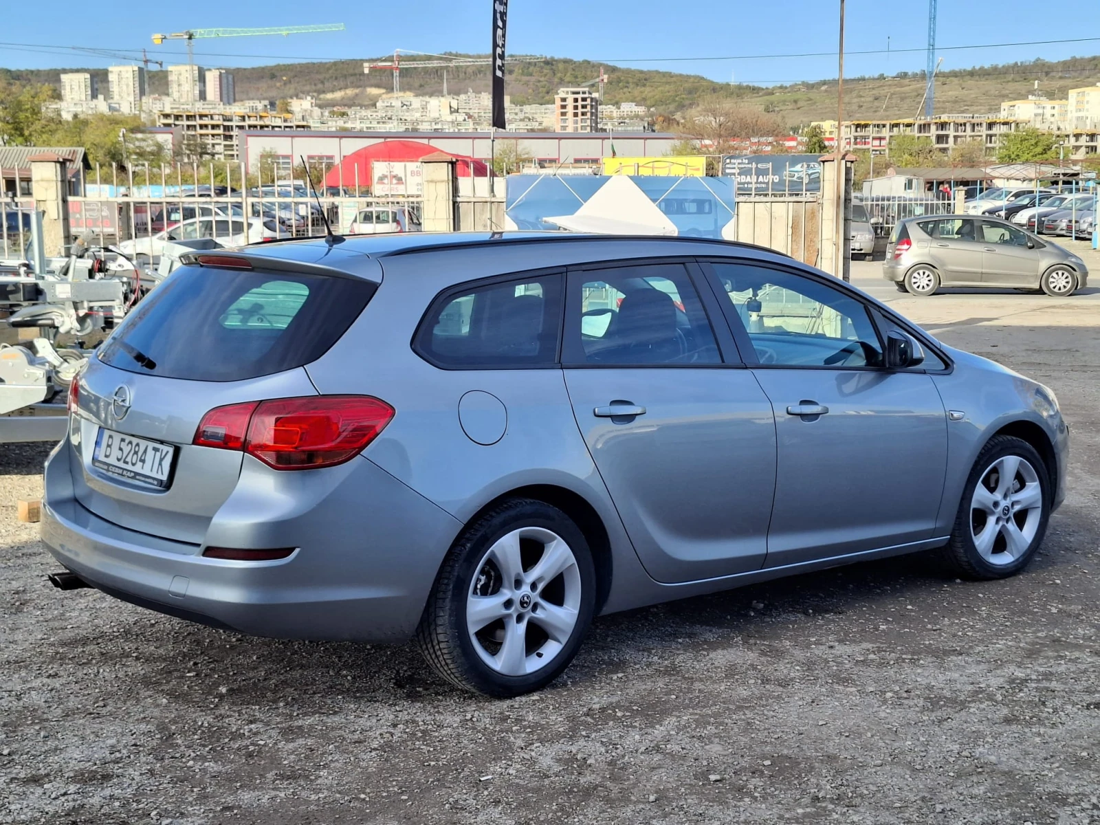 Opel Astra J Sports Tourer - изображение 5
