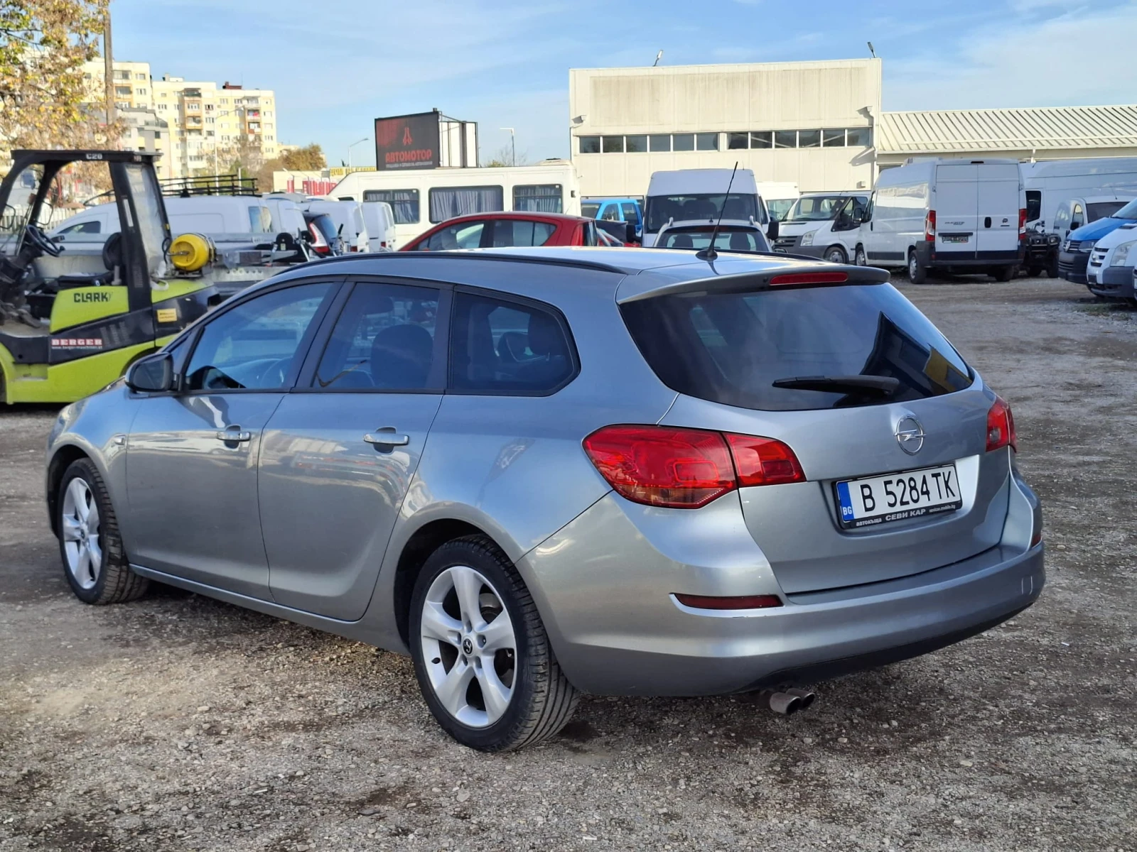 Opel Astra J Sports Tourer - изображение 7