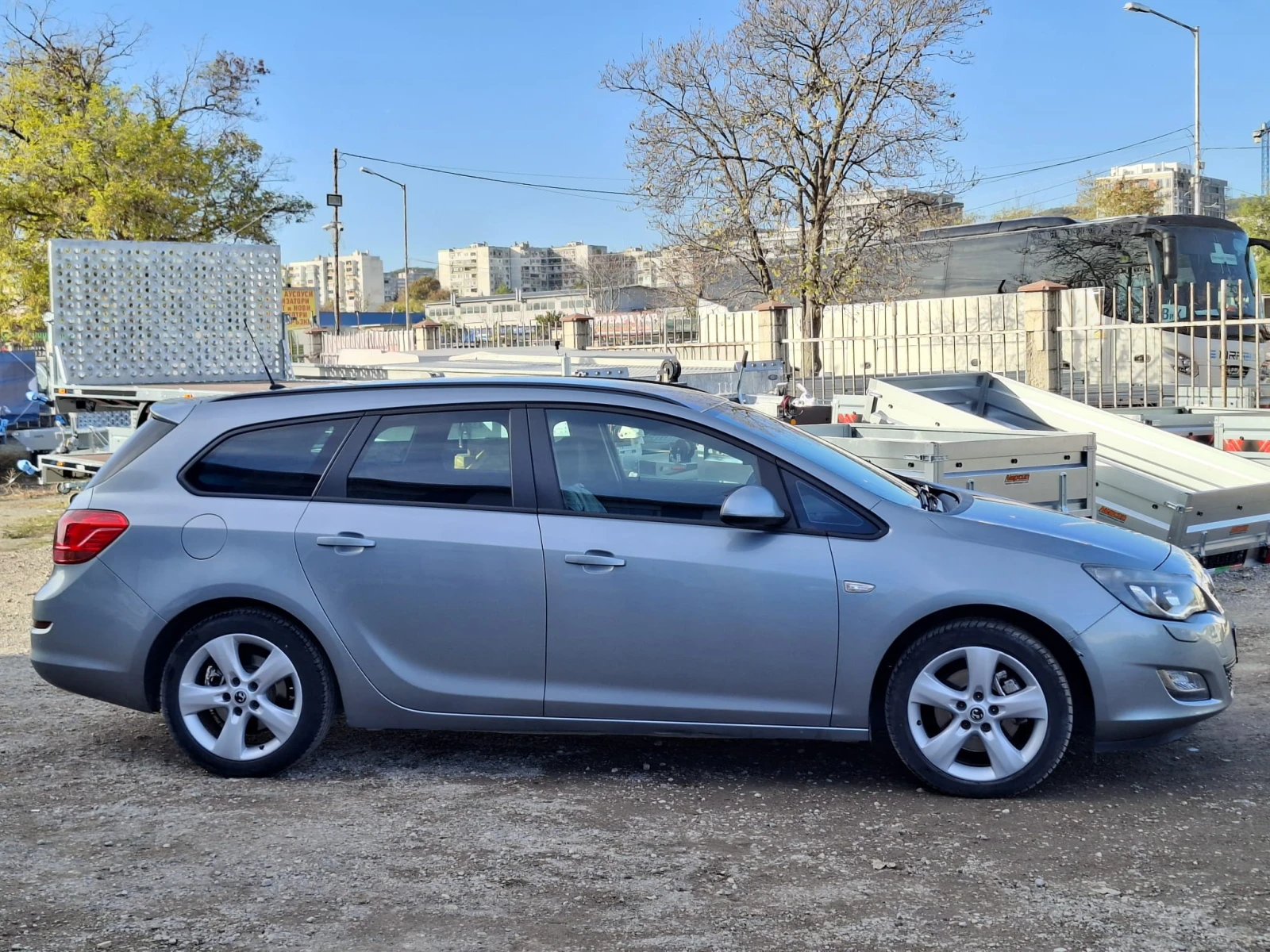 Opel Astra J Sports Tourer - изображение 4