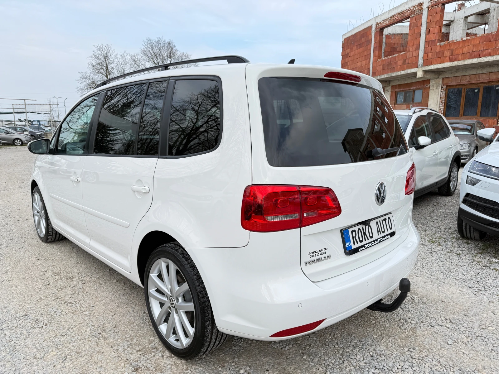 VW Touran ПРОДАДН ! !, снимка 4 - Автомобили и джипове - 52831261