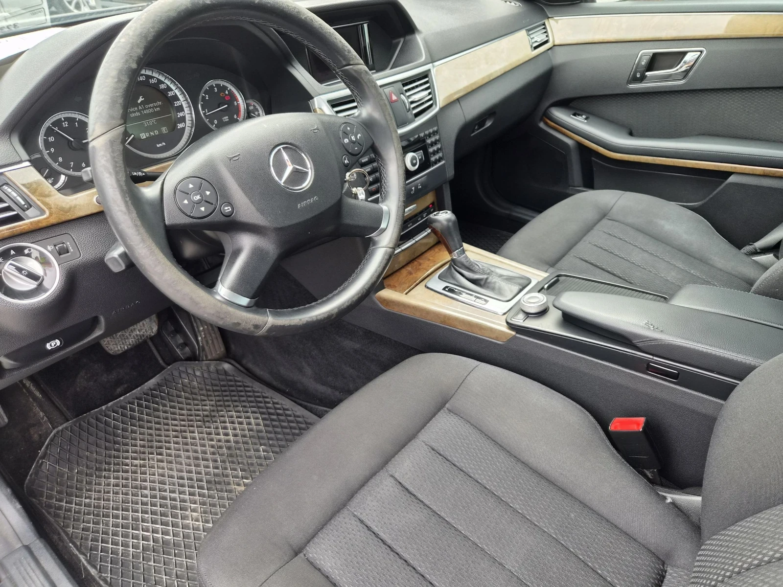 Mercedes-Benz E 220 E 220 CDI, снимка 9 - Автомобили и джипове - 53163024