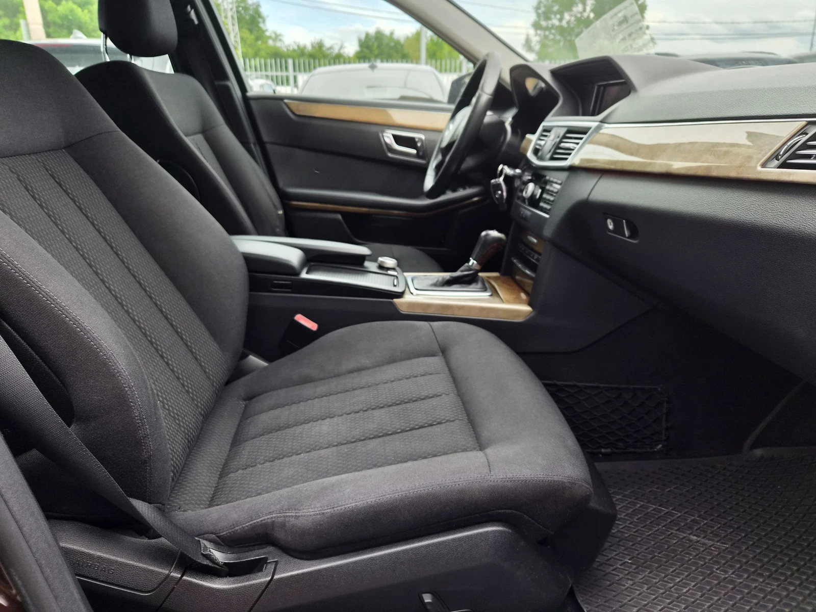 Mercedes-Benz E 220 E 220 CDI, снимка 10 - Автомобили и джипове - 53163024