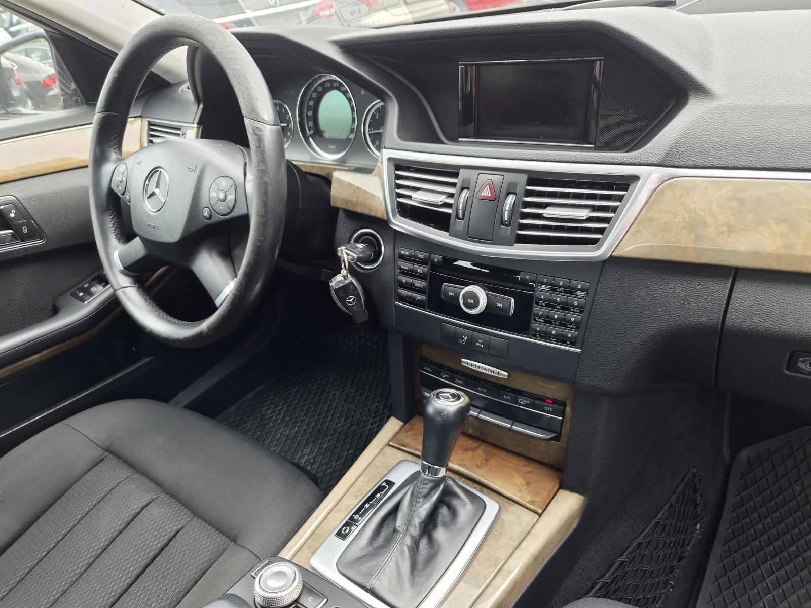 Mercedes-Benz E 220 E 220 CDI, снимка 11 - Автомобили и джипове - 53163024