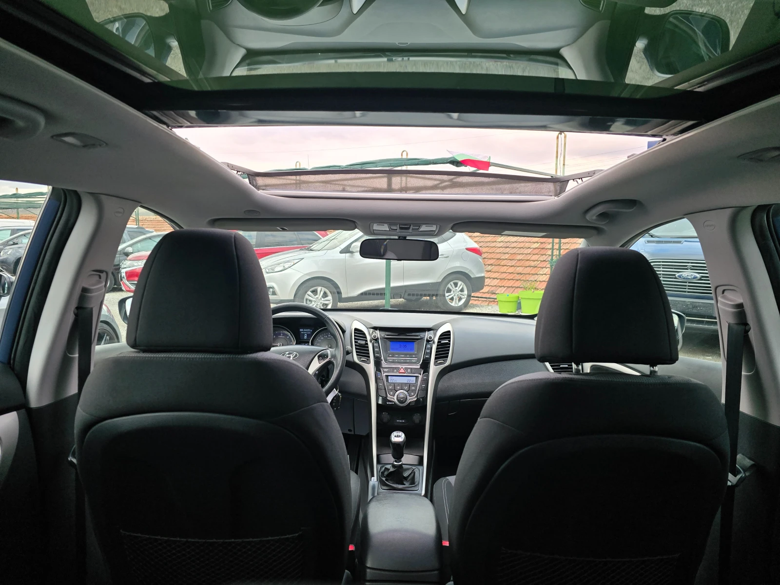 Hyundai I30 1.6CRDi-Led= Panorama, снимка 15 - Автомобили и джипове - 54114115