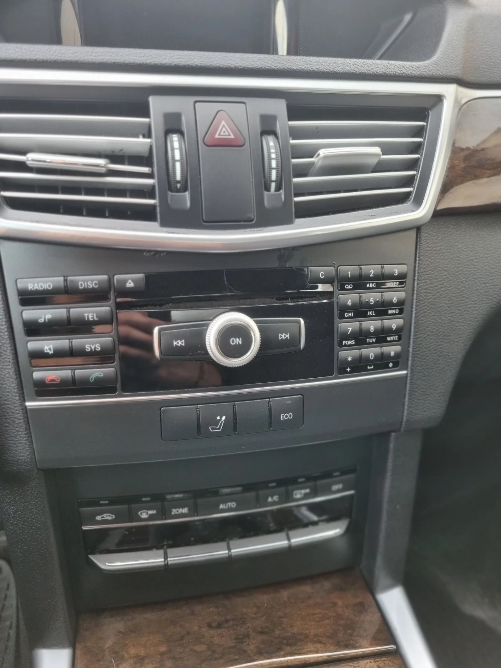 Mercedes-Benz E 200, снимка 5 - Автомобили и джипове - 54258880