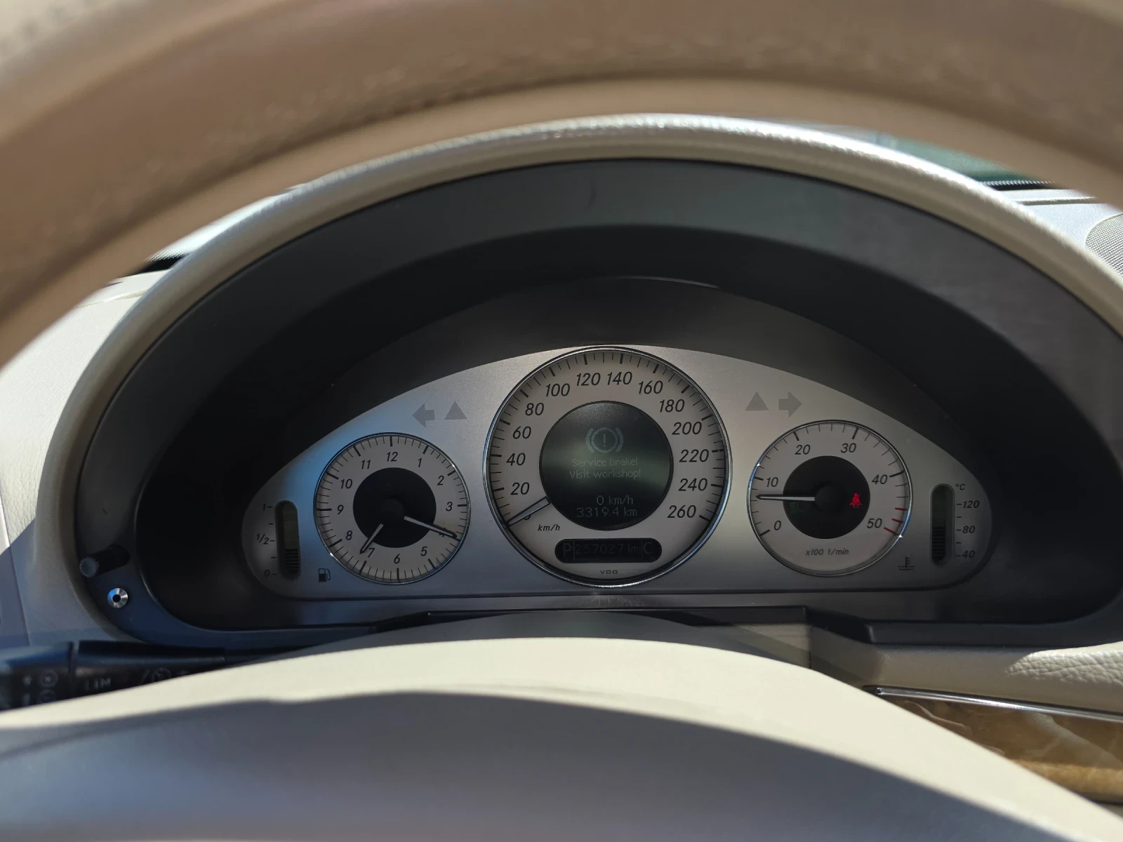 Mercedes-Benz E 320, снимка 6 - Автомобили и джипове - 54900300