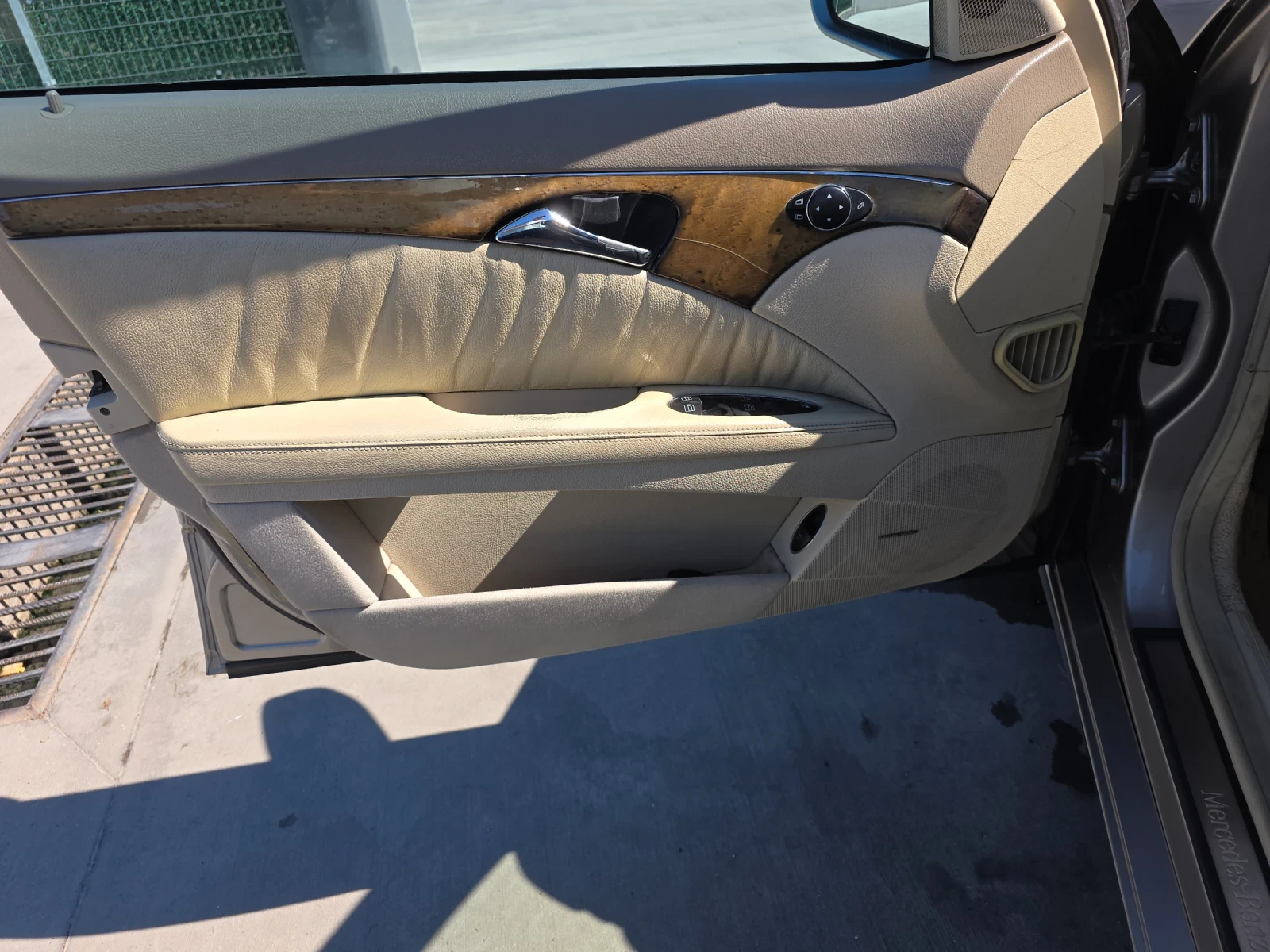 Mercedes-Benz E 320, снимка 15 - Автомобили и джипове - 54900300