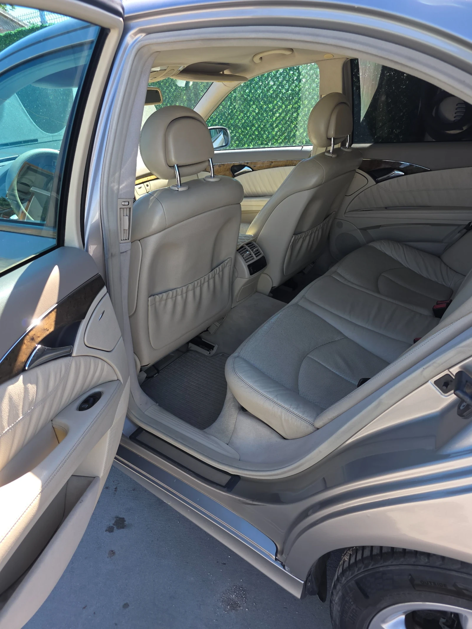 Mercedes-Benz E 320, снимка 8 - Автомобили и джипове - 54900300